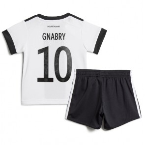 Niemcy Serge Gnabry #10 Koszulka Podstawowych Dziecięca MŚ 2022 Krótki Rękaw (+ Krótkie spodenki)